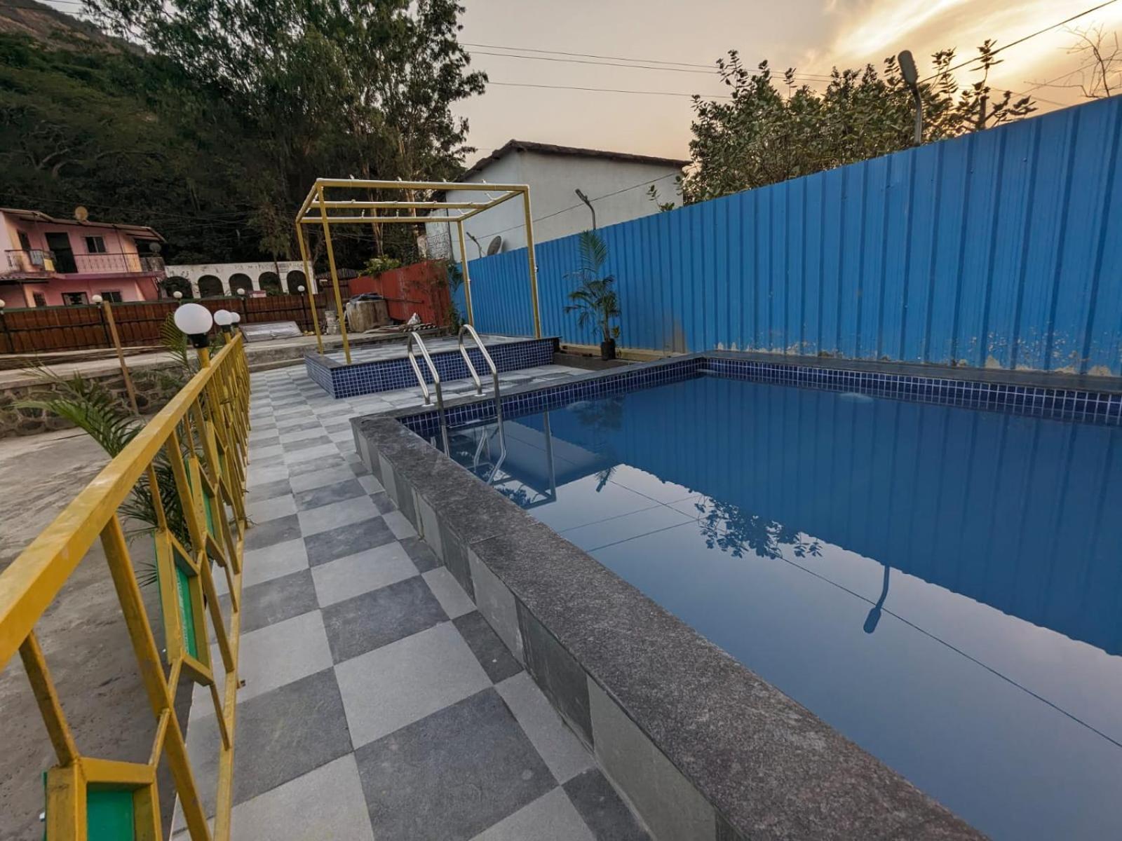 Blue Bell Homestay Lonavala Eksteriør bilde
