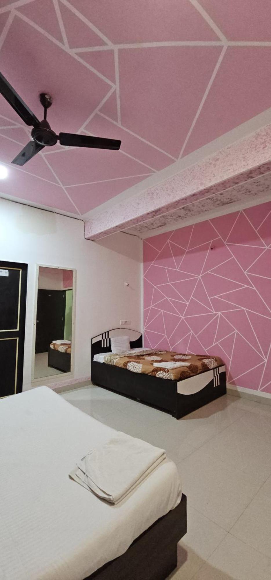 Blue Bell Homestay Lonavala Eksteriør bilde